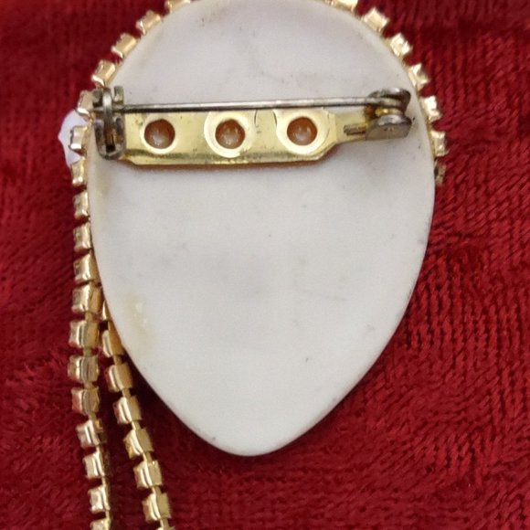 Vintage flapper brooch. Porcelain hand painted face. EUC - Picture 2 of 3